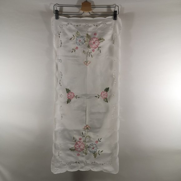 Vintage White Table Runner with Hand-sewn Floral and Cut-out Designs Pink Blue - Picture 1 of 5